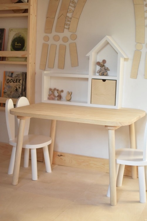 Duży drewniany stoliczek dziecięcy z drewna sosnowego 80×60 cm – ręcznie robiony mebel