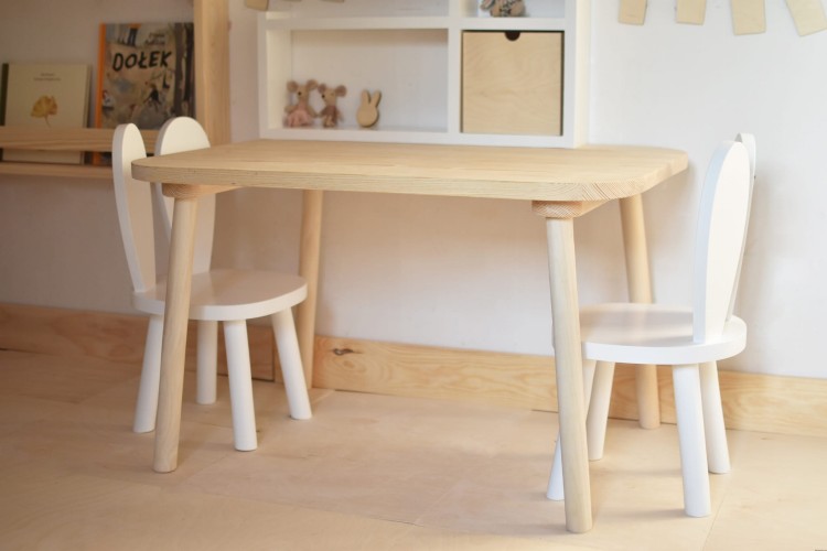 Duży drewniany stoliczek dziecięcy z drewna sosnowego 80×60 cm – ręcznie robiony mebel