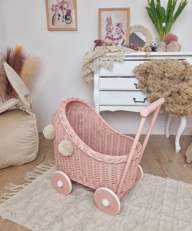 Wózek dla lalek pchacz brudny róż_róż_pompony 2 mały.jpg