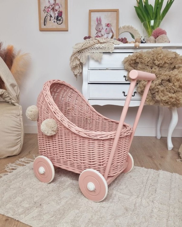 Wózek dla lalek pchacz brudny róż_róż_pompony 1 mały.jpg