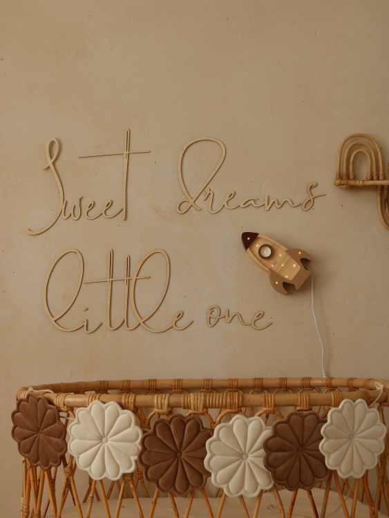 Drewniany napis Sweet Dreams Little One na ścianę