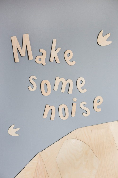 Drewniany napis ścienny Make Some Noise ROARR ze sklejki do pokoju dziecka