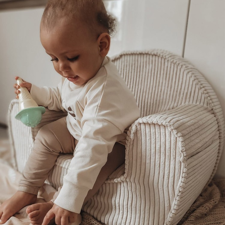 Fotel dziecięcy Off White sztruksowe siedzisko dla malucha