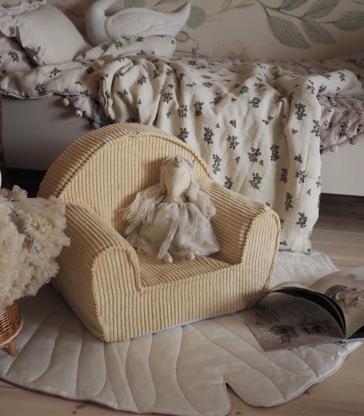 sztruksowy fotelik dziecięcy miękkie siedzisko dla malucha