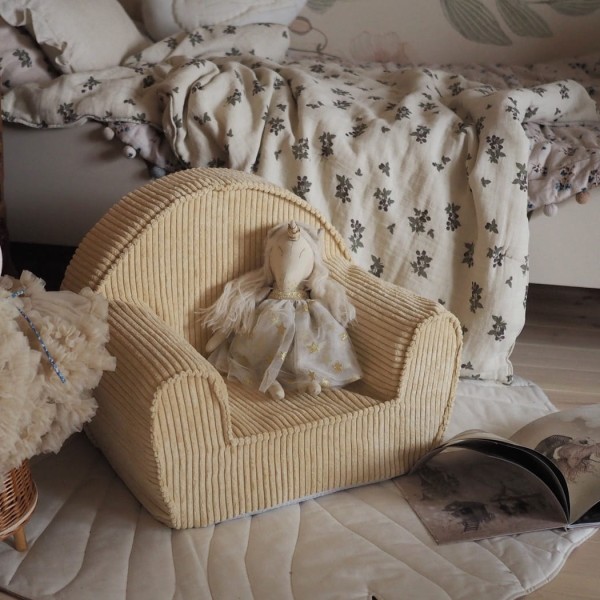 sztruksowy fotelik dziecięcy miękkie siedzisko dla malucha