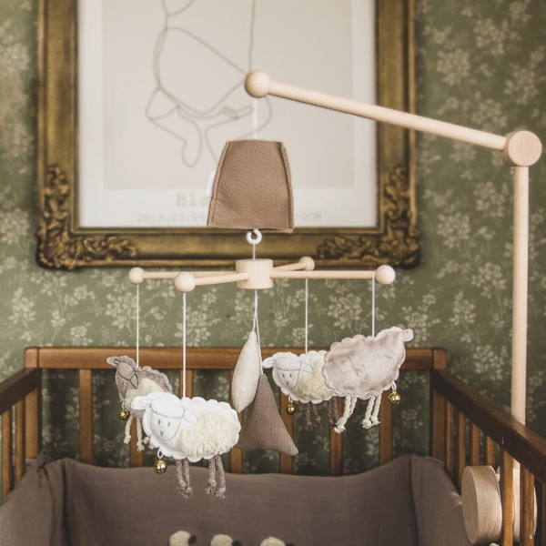 Drewniana karuzela Owieczki z obrotową pozytywką do łóżeczka niemowlęcego