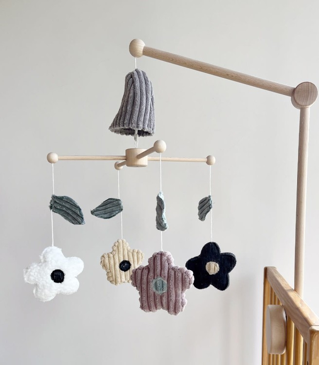 Drewniana karuzela Daisy z pozytywką do łóżeczka dziecięcego