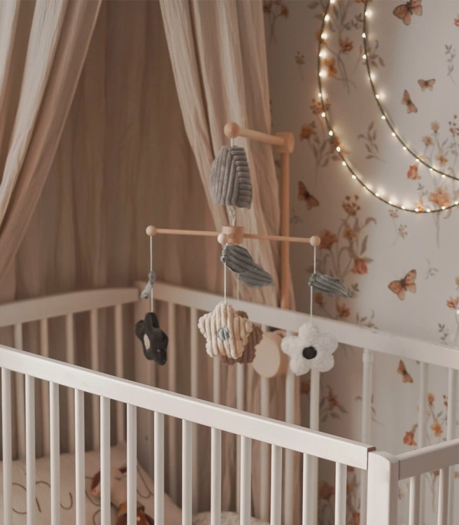 Drewniana karuzela Daisy z pozytywką do łóżeczka dziecięcego