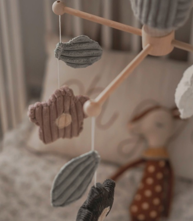 Drewniana karuzela Daisy z pozytywką do łóżeczka dziecięcego