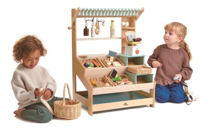 Duży drewniany sklep – stragan do zabawy Tender Leaf Toys z ladą, półkami i akcesoriami