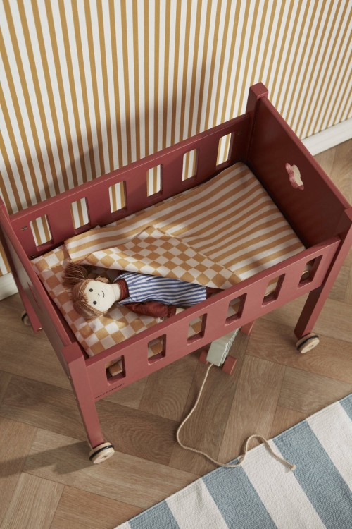 pol_pl_Kids-Concept-Lozko-dla-lalek-red-CARL-LARSSON-32308_5.jpg