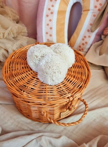 Szkatulka-na-drobiazgi-naturalna-z-pomponami-2.jpg