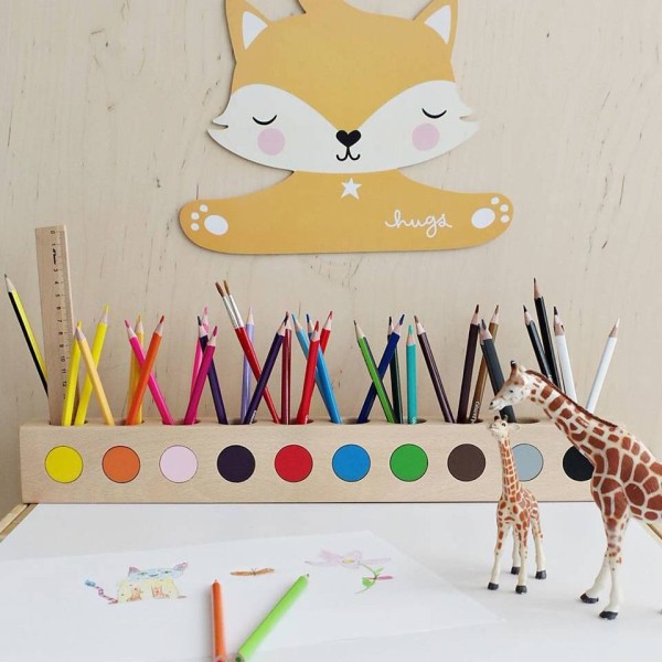 Drewniany organizer na kredki dla dzieci wykonany ze sklejki brzozowej, stojak na kredki na biurko