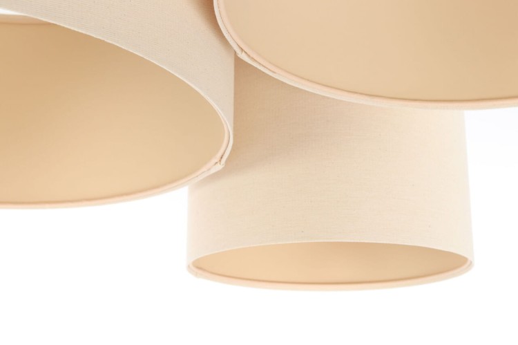 Lampa wisząca z trzema jutowymi abażurami w naturalnym stylu boho