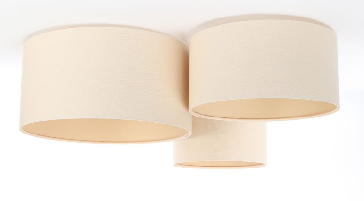 Lampa wisząca z trzema jutowymi abażurami w naturalnym stylu boho