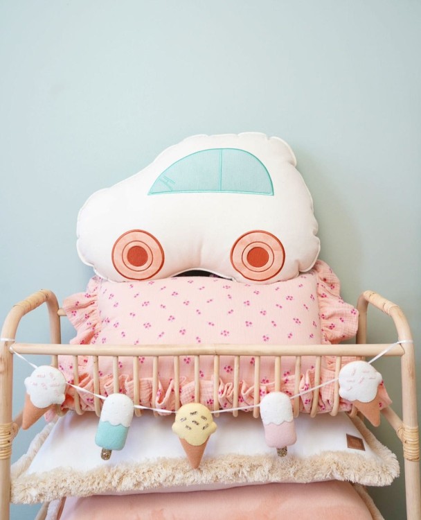 poduszka_autko_pudrowa_mieta_do_pokoju_dziecka_16.jpg