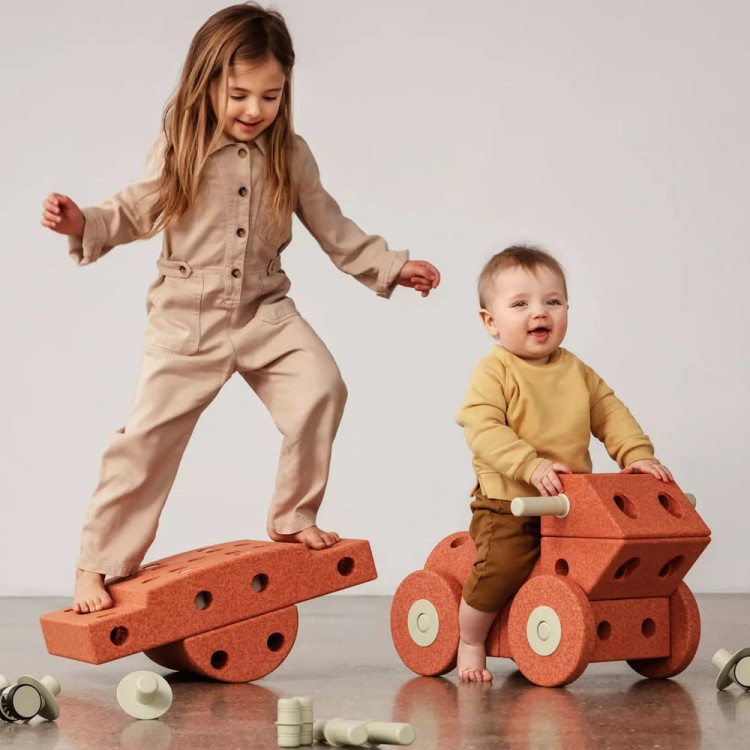 Klocki MODU rozwijające motorykę dużą – buduj pojazdy, bujane koniki i inne konstrukcje