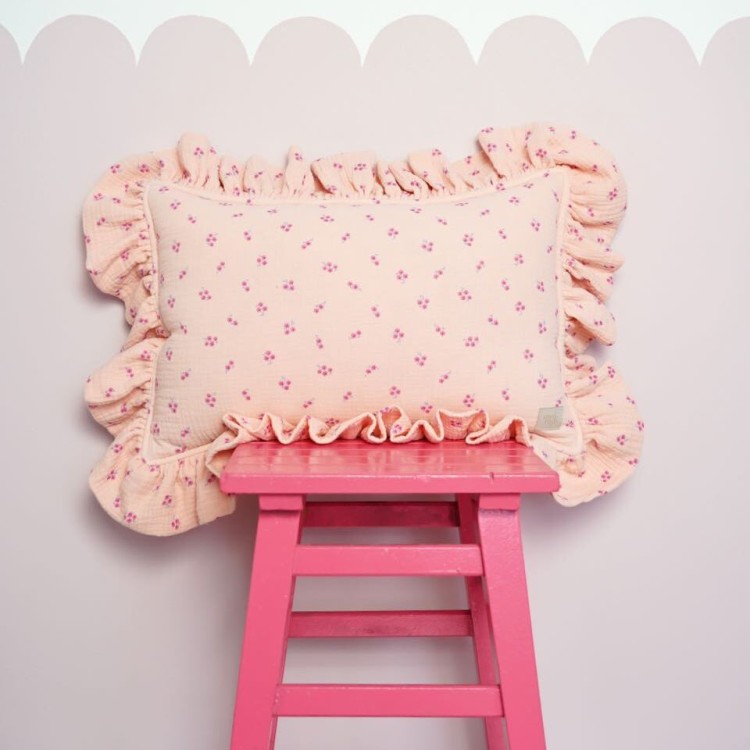 poduszka_z_falbanka_dla_dziewczy.jpg