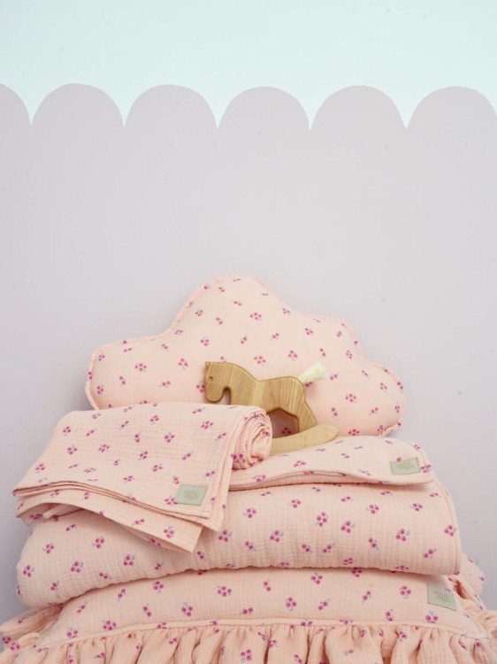 poduszka_z_falbanka_dla_dziewczynki_muslinowa_w_kwiatki_do_pokoju_nastolatki_5_900x.jpg