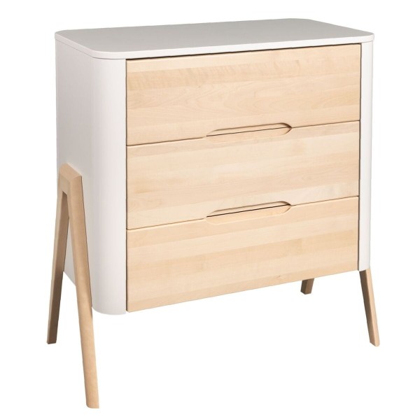 Komoda do pokoju dziecka Torsten Biało/Naturalna z trzema szufladami i przewijakiem. Skandynawski design łączy białe fronty z naturalnym drewnem i smukłymi nóżkami.