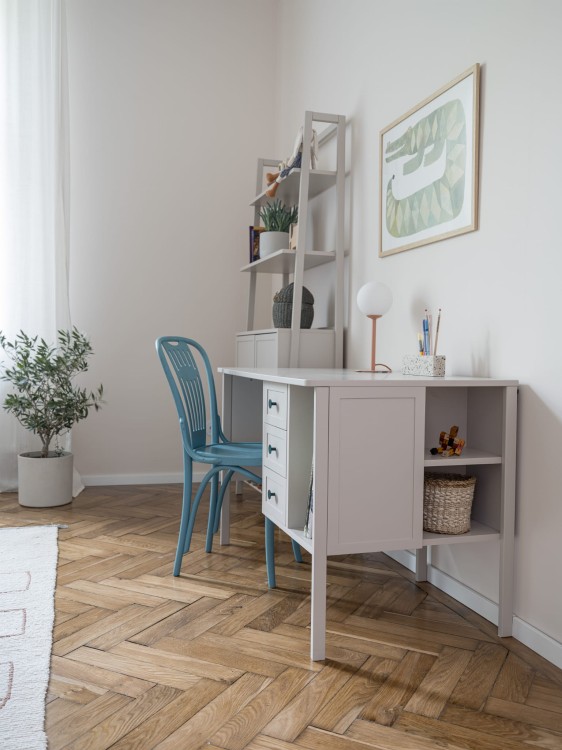 Drewniane biurko dziecięce Vintage z szufladami i wnęką