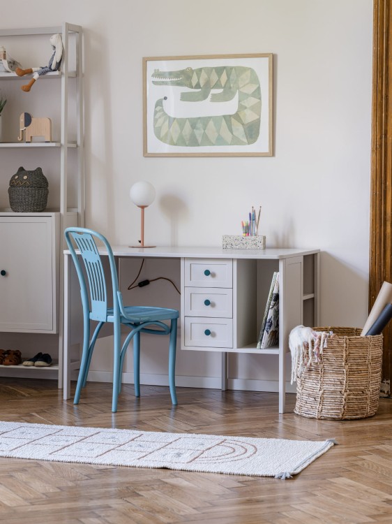 Drewniane biurko dziecięce Vintage z szufladami i wnęką