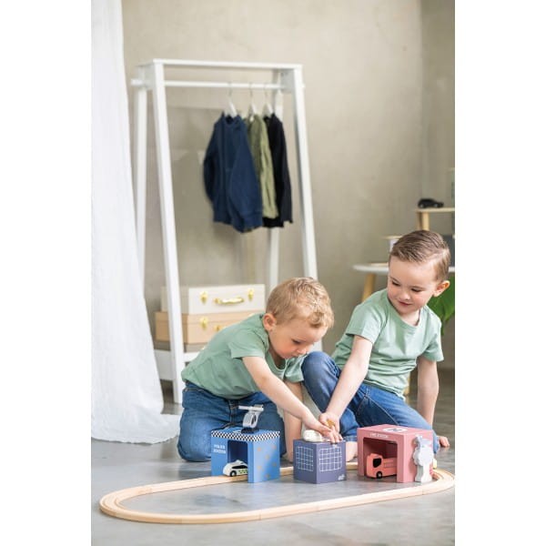 Zestaw toru samochodowego z remizą i komisariatem Jabadabado