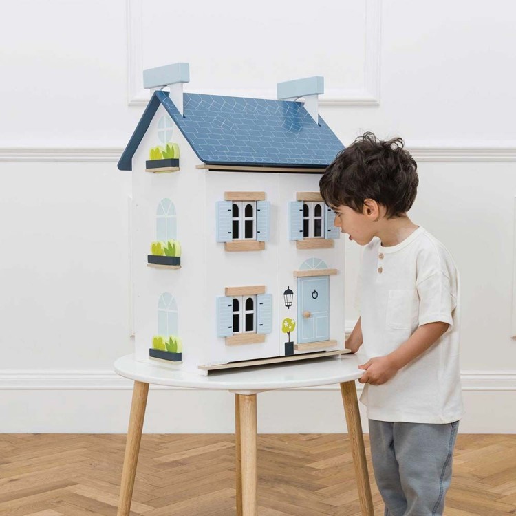 Drewniany domek dla lalek Sky Le Toy Van – widok z przodu