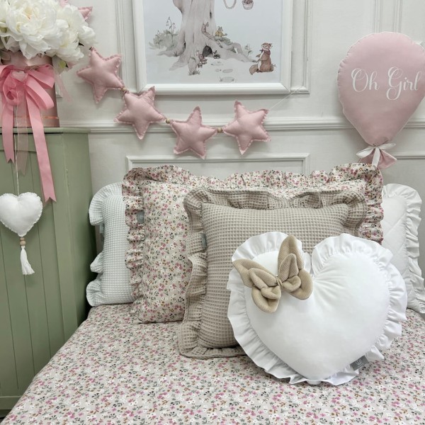 Wafelkowa Poduszka z Falbanką 35 x 35 cm – dekoracja pokoju dziecięcego