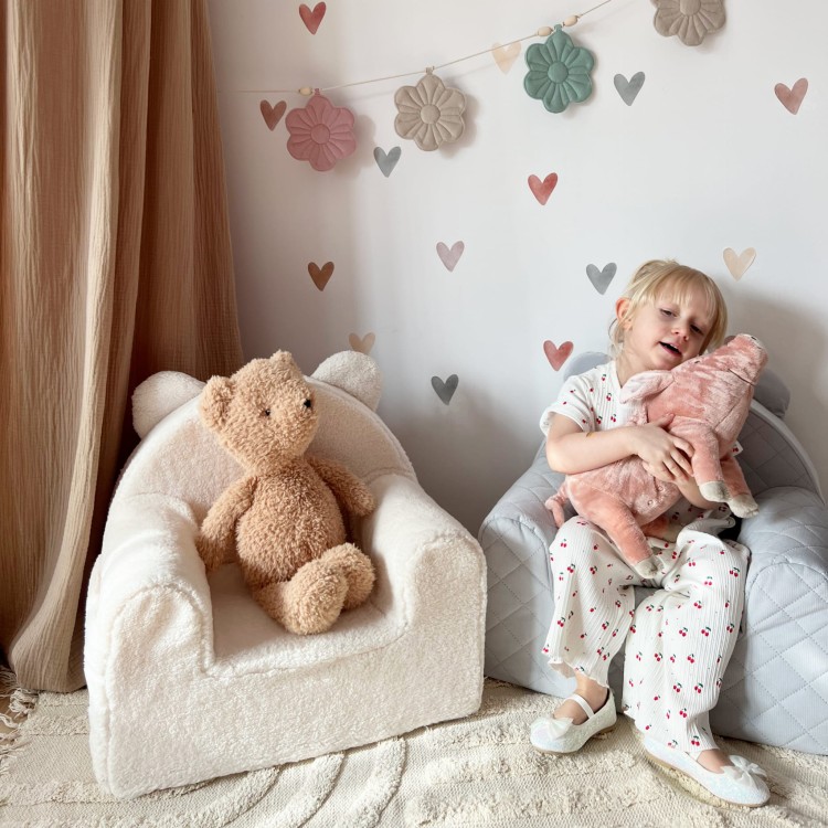 Fotel dla dziecka Boucle Ecru – przytulny fotelik od 9 miesięcy