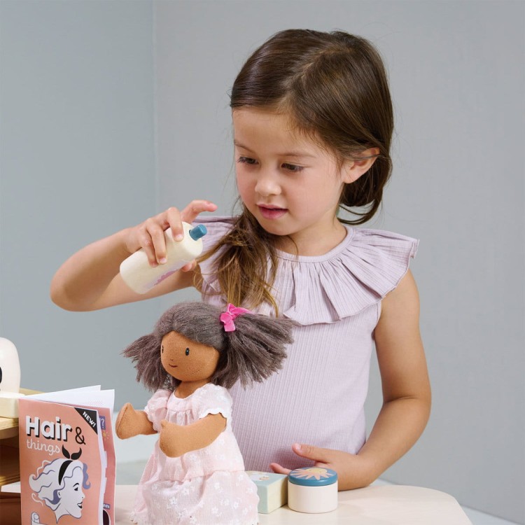 Salon fryzjerski – drewniana toaletka z akcesoriami Tender Leaf Toys z suszarką, prostownicą i tablicą fryzur
