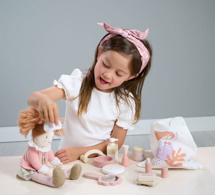 Drewniany zestaw SPA – Tender Leaf Toys z maską, wałkami, balsamem, peelingiem i akcesoriami do zabawy