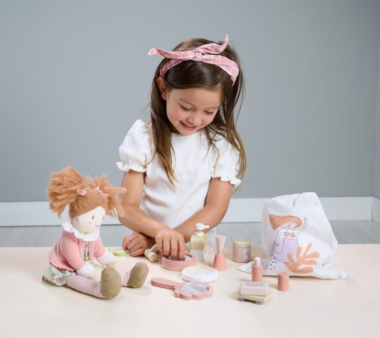 Drewniany zestaw SPA – Tender Leaf Toys z maską, wałkami, balsamem, peelingiem i akcesoriami do zabawy