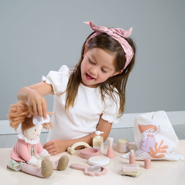 Drewniany zestaw SPA – Tender Leaf Toys z maską, wałkami, balsamem, peelingiem i akcesoriami do zabawy