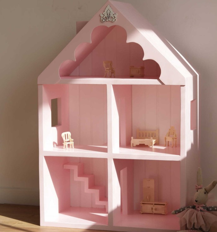 Drewniany domek dla lalek Baby Pink w pastelowym różowym kolorze