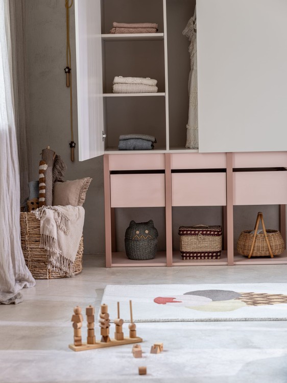 Drewniana szafa dla dziecka TWEENS różowa, szuflady