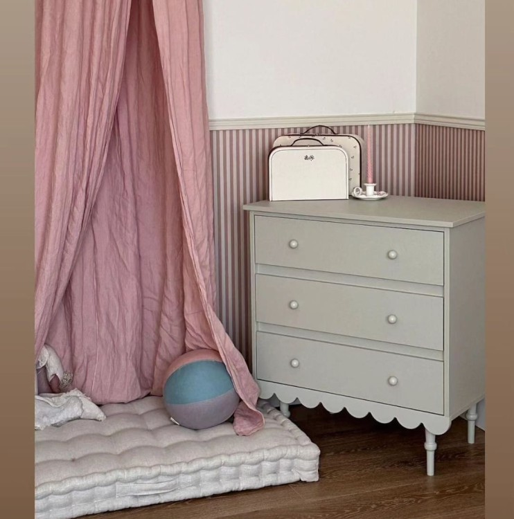 Drewniana komoda dla dzieci Babushka z trzema szufladami Oliwka