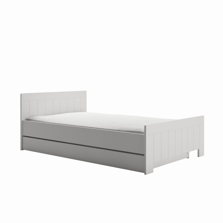 Białe łóżko dziecięce Calmo 120x200 cm z możliwością dodania barierki i szuflady, wykonane z MDF i drewna sosnowego