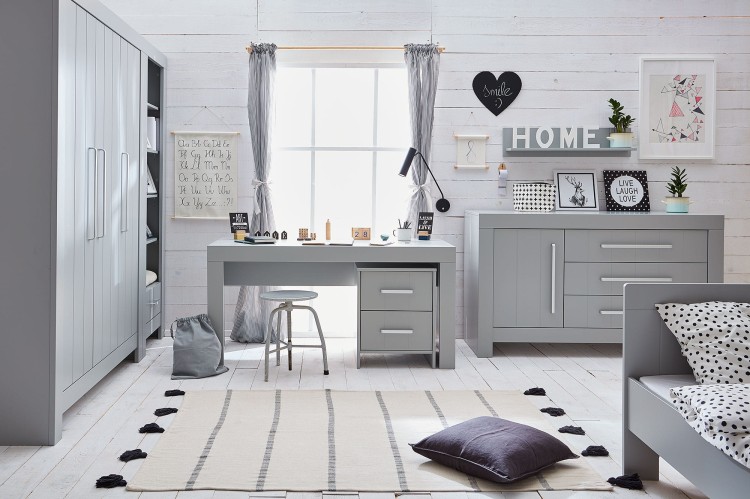 komoda dziecięca Calmo szara z trzema szufladami i drzwiczkami