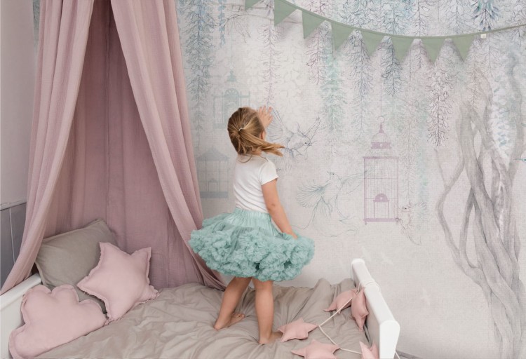 wisteria-kids-mint-tapeta-do-pokoju-dzieciecego-z-kwiecistym-drzewem-i-ptakami.jpg