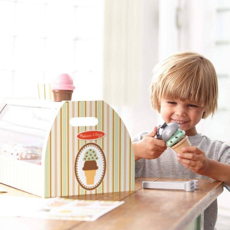 Drewniana Lodziarnia Scoop & Serve Melissa & Doug – zestaw 28 elementów do zabawy w sklep z lodami