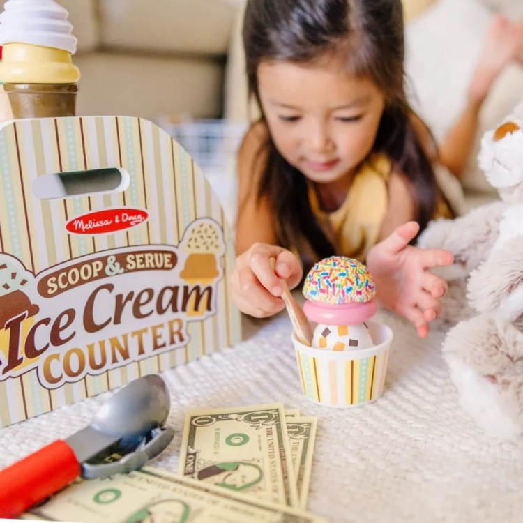 Drewniana Lodziarnia Scoop & Serve Melissa & Doug – zestaw 28 elementów do zabawy w sklep z lodami