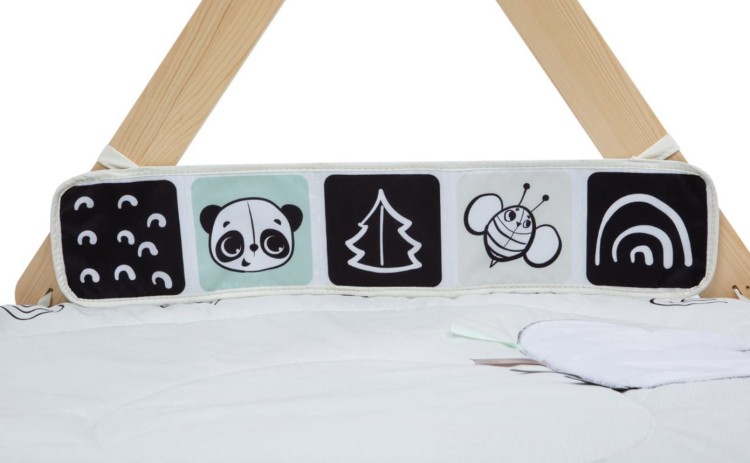 Tiny Love mata edukacyjna Décor czarno-biała z drewnianym stojakiem, miękka mata sensoryczna z zawieszkami, lusterkiem i muzycznym lwem