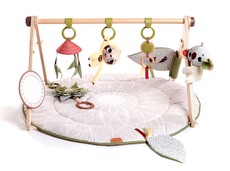 Tiny Love mata edukacyjna Boho Chic z drewnianym stojakiem, miękka mata dla niemowląt z zawieszkami, muzycznym leniwcem i stylowym designem Boho