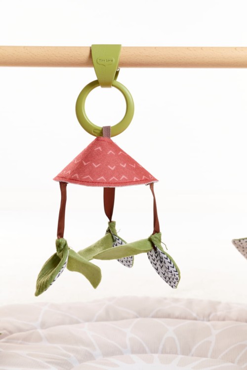 Tiny Love mata edukacyjna Boho Chic z drewnianym stojakiem, miękka mata dla niemowląt z zawieszkami, muzycznym leniwcem i stylowym designem Boho