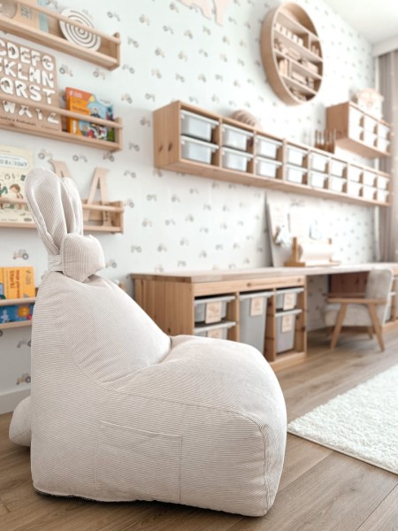 Pufa Bunny Sztruksowa beżowa z uszami króliczka – siedzisko do pokoju dziecka