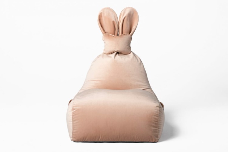 Pufa Bunny Velvet blady róż siedzisko z oparciem dla dziecka z uszami króliczka