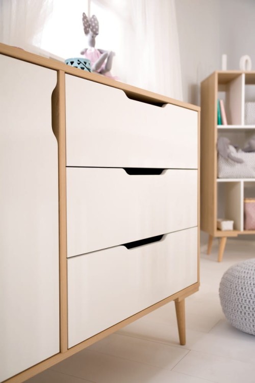 Drewniana komoda do pokoju dziecka Sofie Buk-Biel