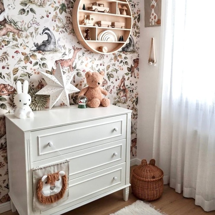 Komoda Bianka – elegancki design w kolorze złamanej bieli