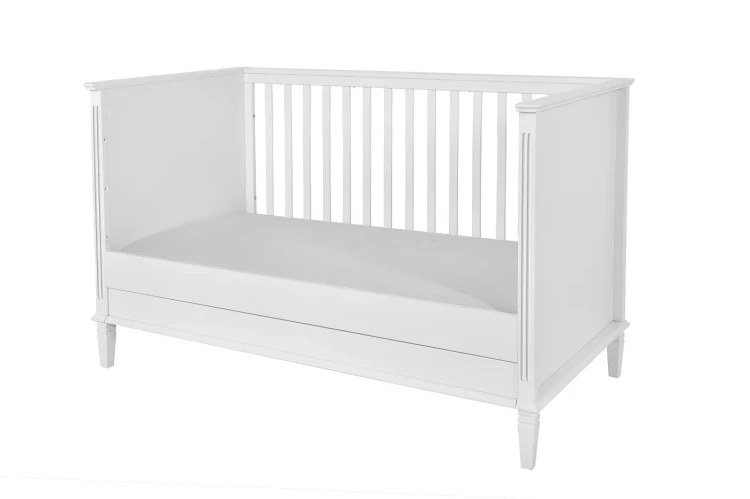 Łóżeczko niemowlęce 140x70 Bianka w kolorze złamanej bieli z funkcją tapczanika i szufladą.